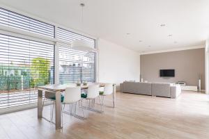 shutterstock 361338878